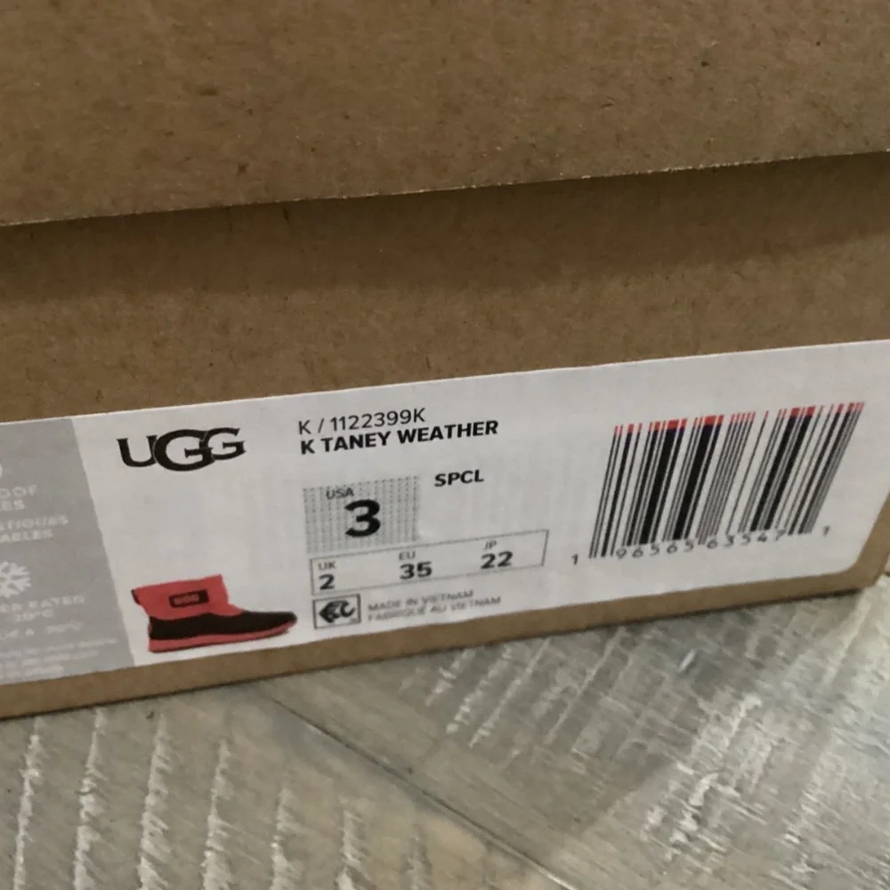 UGG® Kids' Taney Water Repellent Fleece & Genuine Shearling Lined Boot, size 3
